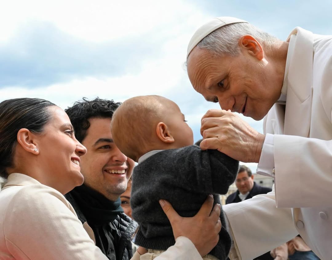 Laicos, den testimonio de su fe en la sociedad: Papa