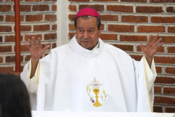 “Voy saliendo y voy mejor”: arzobispo emérito tras operación